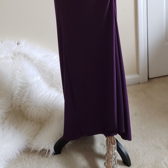 Beautiful Vince Camuto Gown - Picture 7 of 8